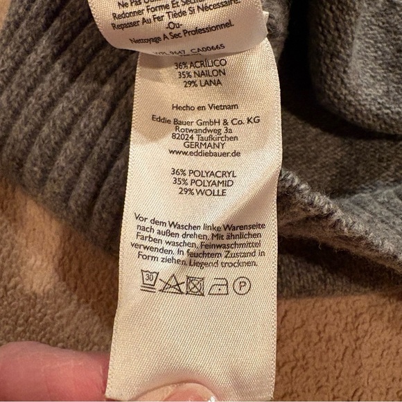 Eddie Bauer Wool blend Sweater Snowflake Grey Red size Medium - Picture 11 of 11